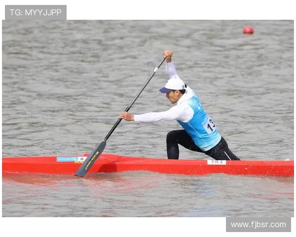 皮划艇队赛后的团队荣誉魂